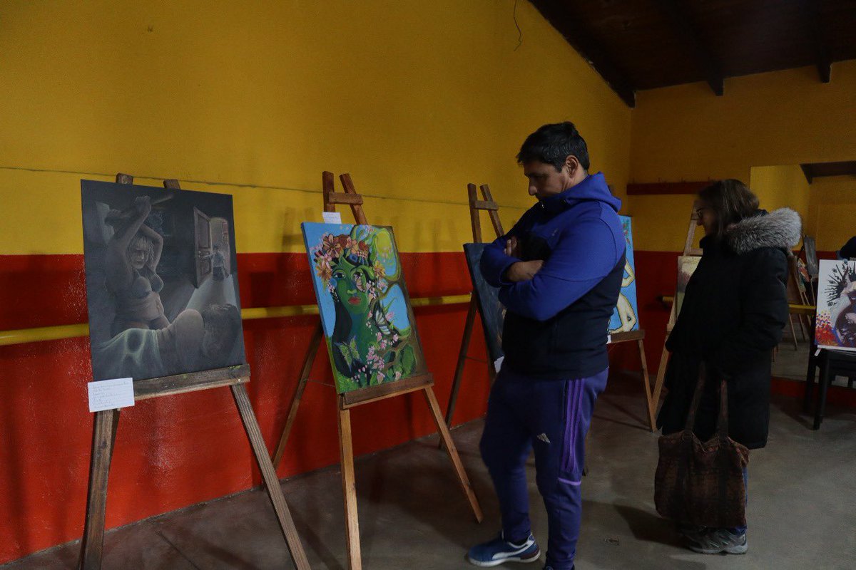 MuniMarcosPaz's tweet image. Este jueves, en el Paseo Cultural de nuestra ciudad continúa desarrollándose la etapa distrital de los JJBB. En esta oportunidad se están llevando adelante diferentes competencias en Artes Plásticas.
👉 marcospaz.gov.ar/noticias/item/…