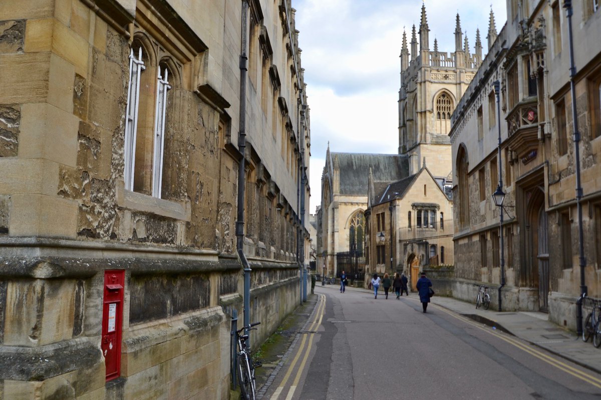 OfficialToursOX's tweet image. Do you live in #Oxfordshire ? 👀 Our #Oxford University &amp;amp; City Walking Tour is also perfect for locals, and you&apos;ll learn new fascinating facts about the city. 😍

📅 Daily
⏰ 10:30am, 11:30am, 1pm, 2pm
🎟 Book now ➡ bit.ly/3Ba3czg

#OfficialToursOx #ExperienceOx