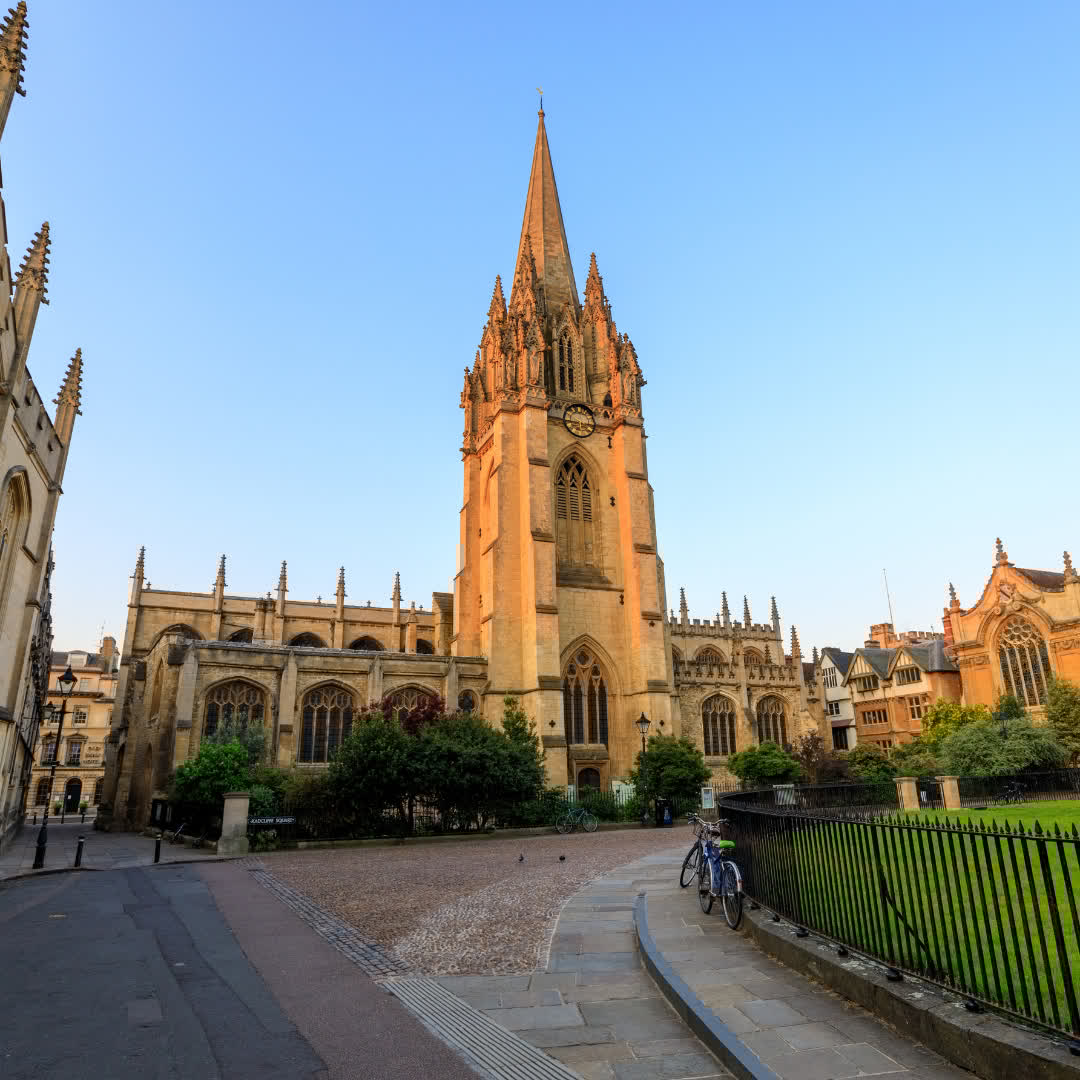 OfficialToursOX's tweet image. Do you live in #Oxfordshire ? 👀 Our #Oxford University &amp;amp; City Walking Tour is also perfect for locals, and you&apos;ll learn new fascinating facts about the city. 😍

📅 Daily
⏰ 10:30am, 11:30am, 1pm, 2pm
🎟 Book now ➡ bit.ly/3Ba3czg

#OfficialToursOx #ExperienceOx
