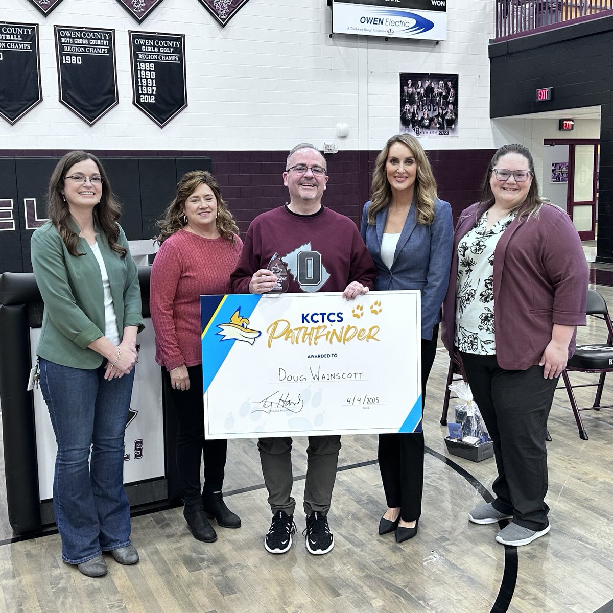 Big congrats to Doug Wainscott, guidance counselor at Owen County High, for winning the statewide KCTCS Pathfinder of the Year Award!

Thank you for your incredible work supporting students on their journey to college! 👏 #JeffersonProud