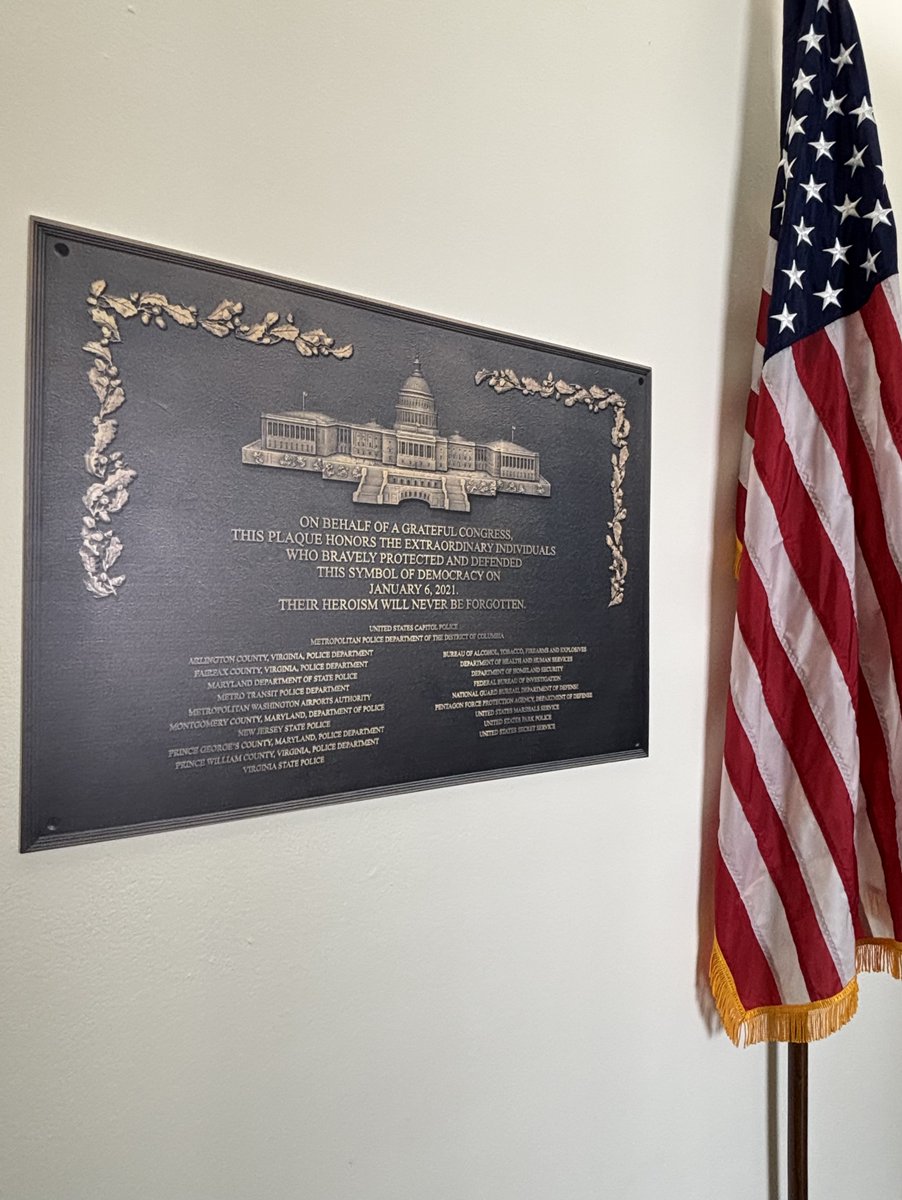 RepDexterOR's tweet image. Speaker Mike Johnson is refusing to display the plaque Congress approved to honor those who defended the Capitol from insurrectionists on January 6.
While he hides from the truth—that Donald Trump incited a violent mob—I’m proudly displaying a replica outside my office. I will…
