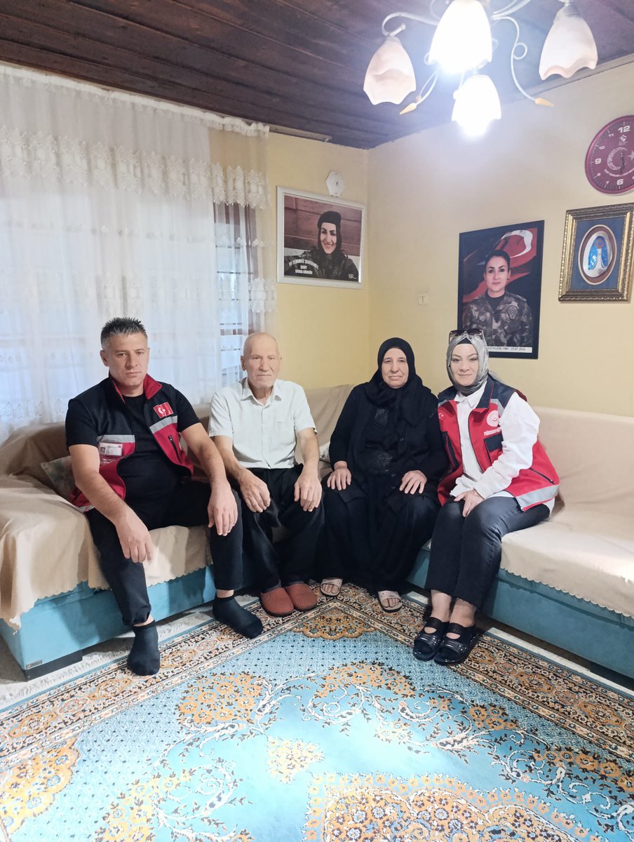 Adana Aile ve Sosyal Hizmetler İl Müdürlüğümüze bağlı Kozan Sosyal Hizmet Merkezi Müdürlüğü olarak hizmet bölgemizde yer alan Aladağlı Şehitlerimizden, 15 Temmuz Şehidimiz Şehit Sevda GÜNGÖR'ün değerli ailesine ziyarette  bulunduk.🇹🇷🇹🇷🇹🇷