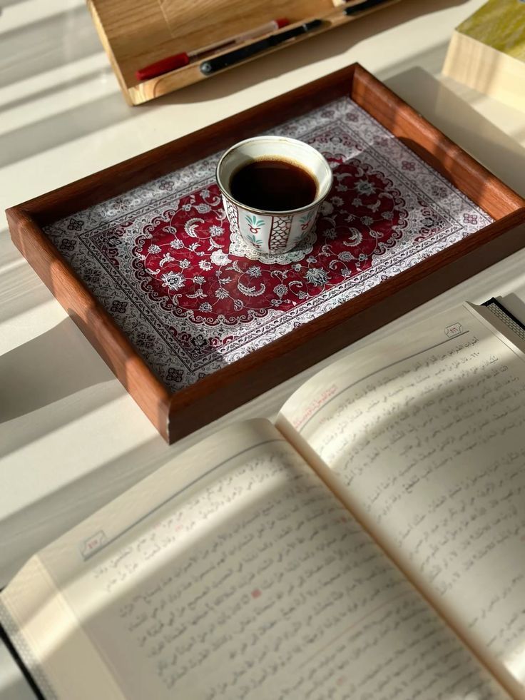 Allah,rızka kefildir ama imana kefil değildir. Bu yüzden "imanınızı"dert edin. Rızkınızı değil..🍃
                       
Hz. ALİ (ra)