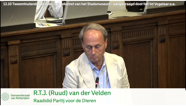 De autoluwe groene ambities met het gedachtegoed van mevrouw <a href="/judithbokhove/">Judith Bokhove</a> zijn middels uiting door heer <a href="/RuudvdVelden010/">Ruud van der Velden</a> aanwezig in de raadszaal vandaag #raad010: 

".. sluit na de Meent ook meteen de Coolsingel af en plaats er groen; daar wordt iedereen alleen maar blij van!"