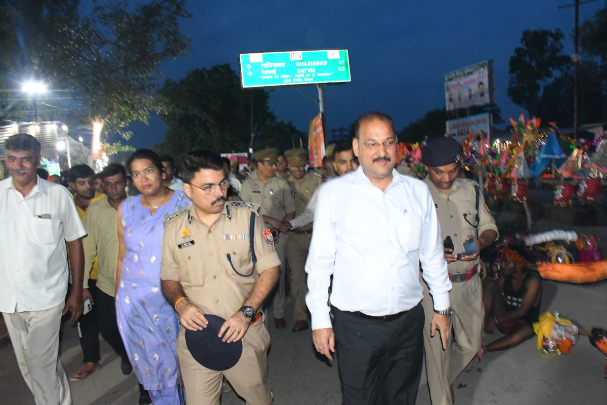 Suchna Vibhag Meerut (@suchnameerut) on Twitter photo जिलाधिकारी ने किया गंग नहर कावड़ पटरी मार्ग पर भोले की झाल का निरीक्षण, अधिकारी को दिए आवश्यक दिशा निर्देश
@infoDeptup
<a href="/UPGovt/">Government of UP</a>
<a href="/CMOfficeUP/">CM Office, GoUP</a>
@DMMeerut
<a href="/ChiefSecyUP/">Chief Secretary, GoUP</a> जिलाधिकारी ने किया गंग नहर कावड़ पटरी मार्ग पर भोले की झाल का निरीक्षण, अधिकारी को दिए आवश्यक दिशा निर्देश
@infoDeptup
<a href="/UPGovt/">Government of UP</a>
<a href="/CMOfficeUP/">CM Office, GoUP</a>
@DMMeerut
<a href="/ChiefSecyUP/">Chief Secretary, GoUP</a>