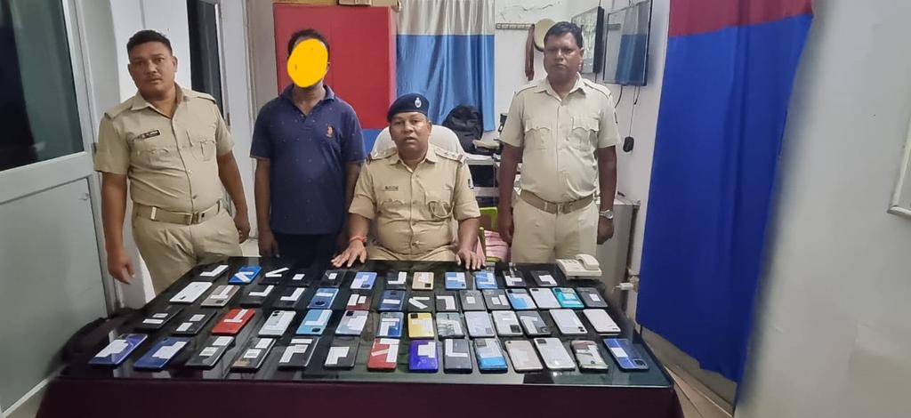 On July 15-16, 2025, ASI Sushanta Kumar Sethy of JJKR GRPS, along with other staff, conducted night patrolling duty at Jajpur Keonjhar Road (JJKR) Railway Station. During patrolling, on suspicion, they detained a person who disclosed his name as Kawadi Nagesh, aged about 42