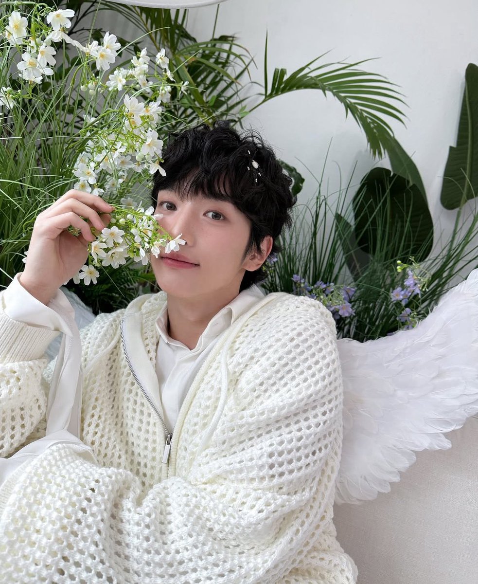 hourlyujun's tweet photo. someone save this angel he got stuck on earth  ᦏ♡᪔

☆ — #YUJUN #유준 #xikers #싸이커스 https://t.co/FUR1s3IsVf