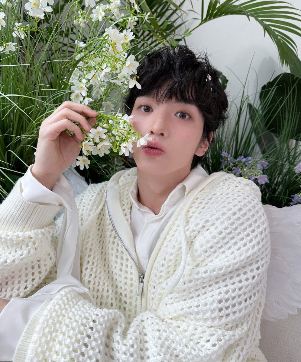 hourlyujun's tweet photo. someone save this angel he got stuck on earth  ᦏ♡᪔

☆ — #YUJUN #유준 #xikers #싸이커스 https://t.co/FUR1s3IsVf