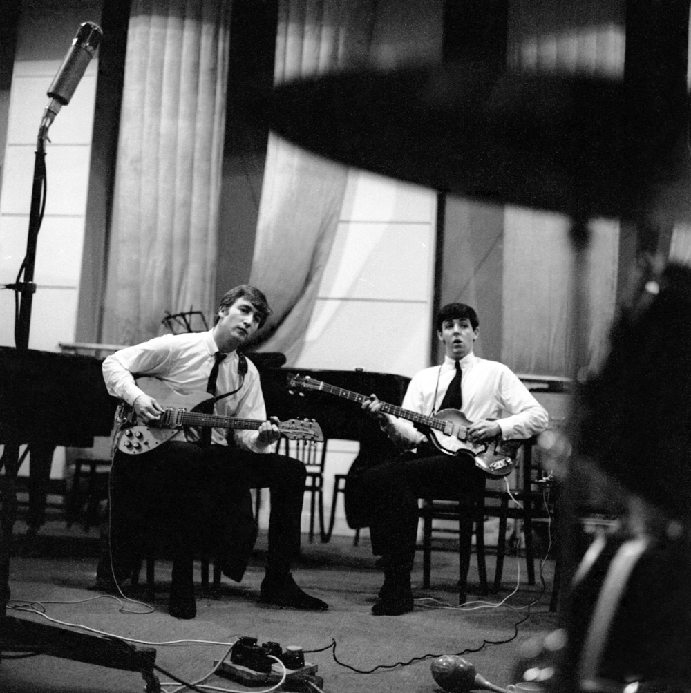 thebeatles's tweet image. A single day vs. 700 studio hours — and yet both changed music history.
#OTD in 1963, Please Please Me, The Beatles’ first LP, reached Number One in the UK.
Recorded in one marathon daylong session, the album overflows with the raw energy of a band still playing lunchtime gigs…