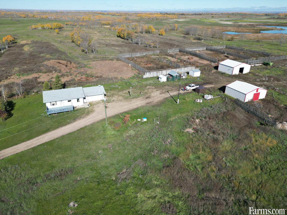 FarmsPrairies's tweet image. 324 acre beef farm is up for grabs in Roblin, Manitoba 🔻
Established yard site, bungalow, garage, 1/2 section fenced & cross fenced, perimeter fence, 30' x 30' Goodon barn, 8 steel pens, and much more.
farms.com/farm-real-esta…
#FarmRealEstate
