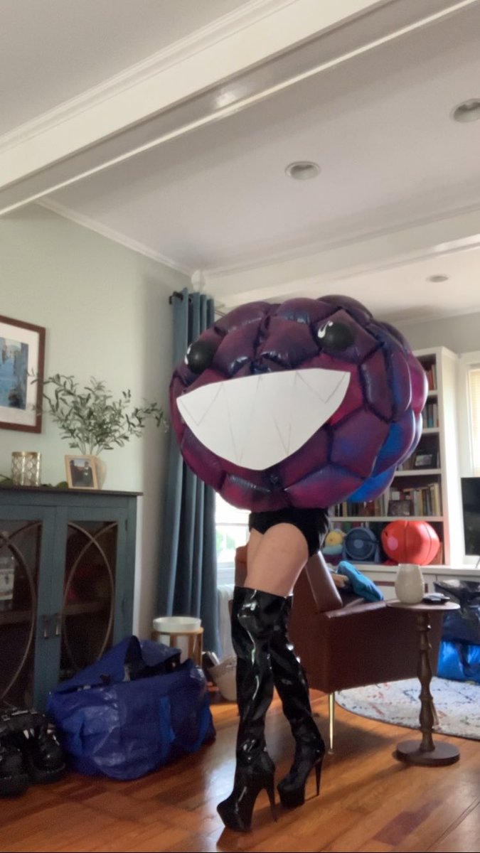 Skyvlis's tweet photo. finished my bubble cosplay #tadc https://t.co/bX5DA44Qce