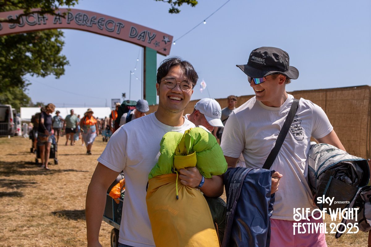 IsleOfWightFest's tweet image. This time last month, we had just opened the gates to the best weekend of the year ☀️🕺🪩
What was your favourite moment of #IOW2025?
#SkyxIOW
📷 @dayshootsphotos