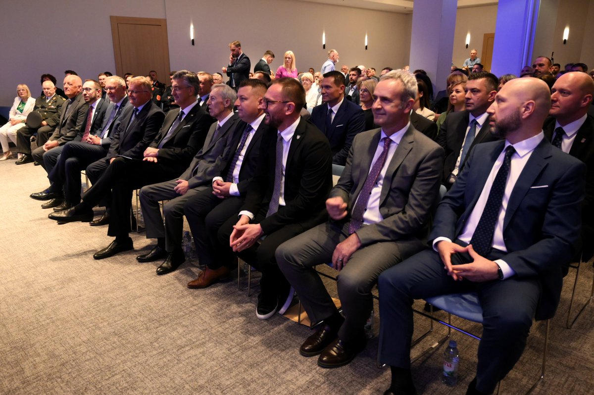 AndrejPlenkovic's tweet image. Obilježavamo Dan Zagrebačke županije, koja se po izvrsnim rezultatima pozicionirala kao vodeća 🇭🇷 županija po razvoju! U suradnji s općinama, gradovima i županom Stjepanom Kožićem, doajenom @HZupanija sa 7️⃣ uzastopnih mandata, stvarat ćemo preduvjete za još kvalitetniji život i…