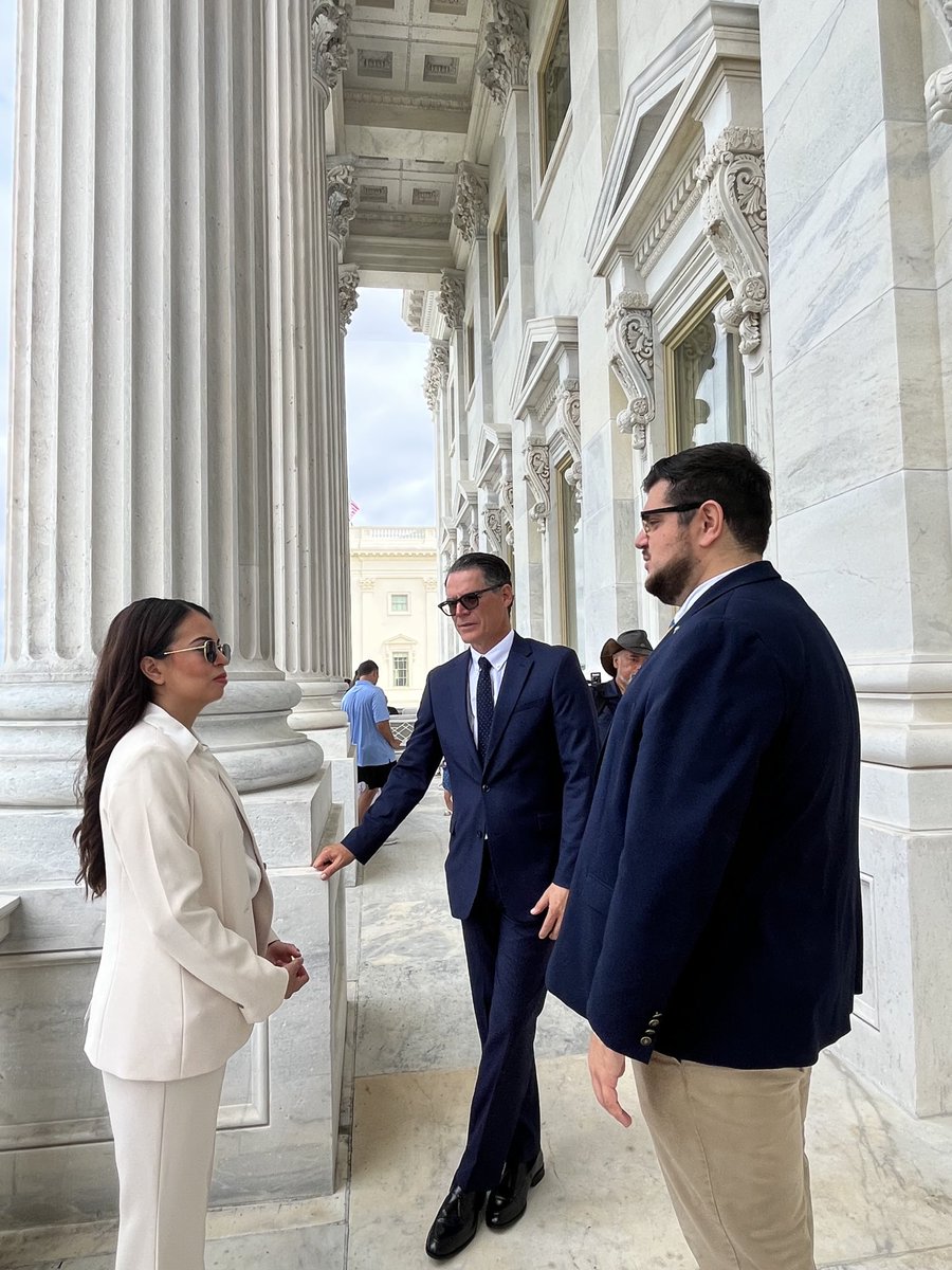 danielggarza's tweet image. At @SpeakerJohnson’s balcony with @LIBREinitiative’s amazing @__Sbenitez and DC’s hardest working man, @HTosteGOP.
#EverywhereAllAtOnce
#AmericanPrinciples