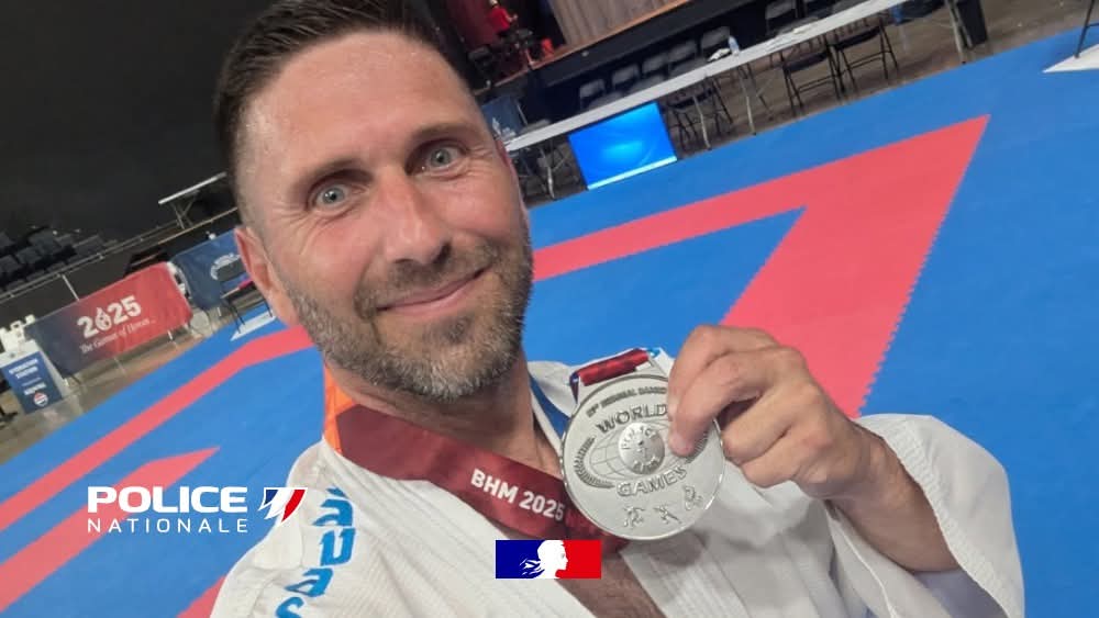 PoliceNat59's tweet image. #IlsSontPoliciers | 🥈Alex, décroche le titre de vice-champion du monde de karaté aux World Police and Fire Games 2025 🇫🇷 aux USA ! 🥉
Il incarne les valeurs de discipline, rigueur et dépassement de soi, chères au Karaté comme à la police nationale.