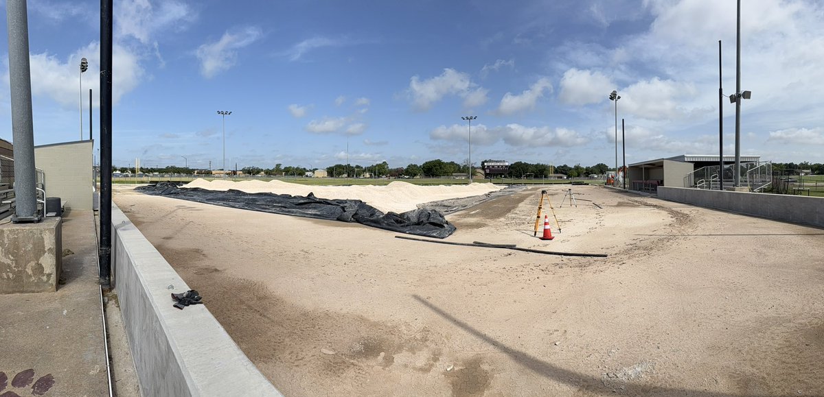 amc_softball's tweet image. Amazing things happening at Tiger Softball… excited to host a multitude of games and events in the future on this turf field! Met with new lighting programmers this morning- this season is going to be AWESOME 😎
@CSISD @CSISDAthletics @AMCHSTigerClub @ConsolHS