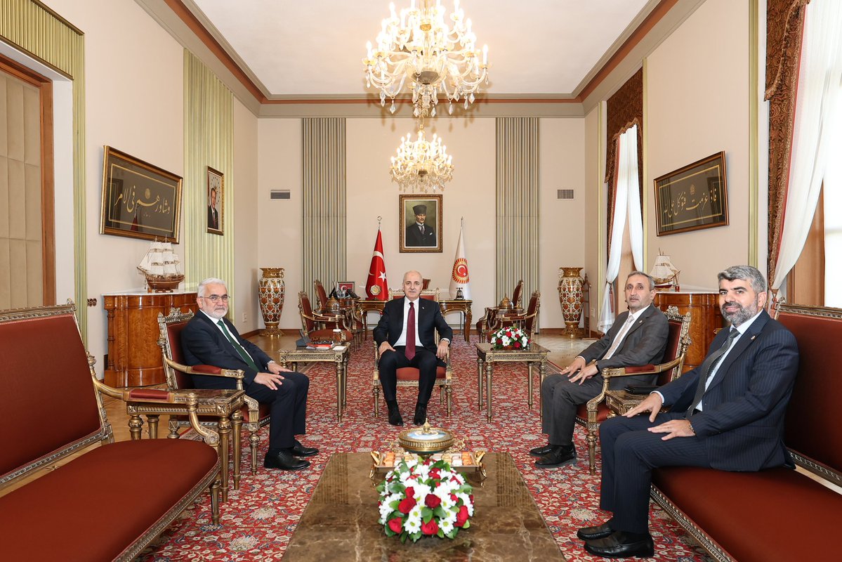 TBMM Başkanımız Sayın Numan Kurtulmuş’u makamında ziyaret ettik.

Yeni süreç ile ilgili Meclis’te kurulacak Komisyon hakkında kendilerinden bilgi aldık, düşüncelerimizi ilettik.

Kardeşlik hukukunun tesisi için her türlü katkıyı samimiyetle sunacağız.

Nazik kabulleri için Sayın