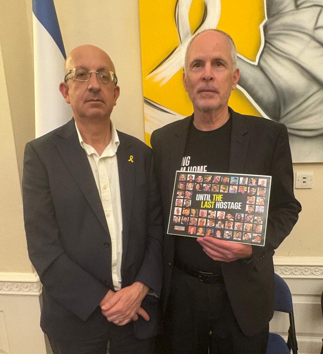 BoardofDeputies's tweet image. A great honour to hear Keith and Aviva Siegel recount their experiences as hostages in Gaza. Board of Deputies attendees were Chief Executive Michael Wegier, Campaigns Officer Ariella Knoble-Gershon and Deputies David Katz and Shmuel Yosef Jacobson. Thank you @IsraelinUK for…