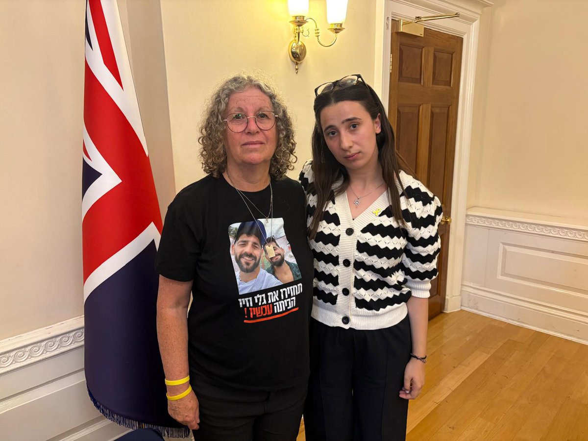 BoardofDeputies's tweet image. A great honour to hear Keith and Aviva Siegel recount their experiences as hostages in Gaza. Board of Deputies attendees were Chief Executive Michael Wegier, Campaigns Officer Ariella Knoble-Gershon and Deputies David Katz and Shmuel Yosef Jacobson. Thank you @IsraelinUK for…