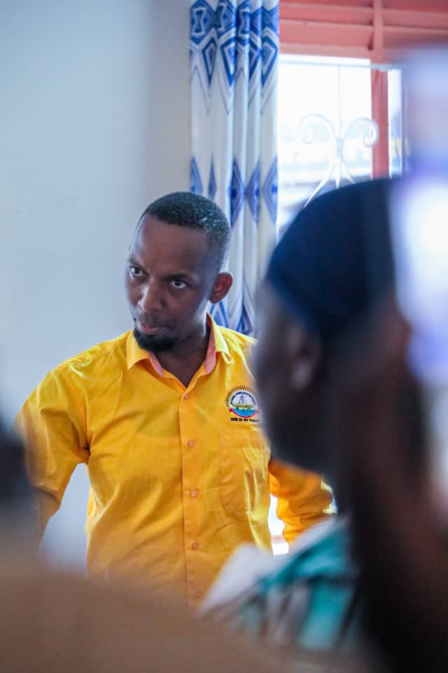 katosserusiba13's tweet image. BREAKING;
The @Onc_nrm1 Manager Senior Presidential Advisor Hajjat Hadijah Namyalo @ChiefMuzzukulu
has ramped up pressure at the Wakiso District @NRMOnline Tally Centre, demanding swift transmission and declaration of results amid growing concerns from candidates and their…
