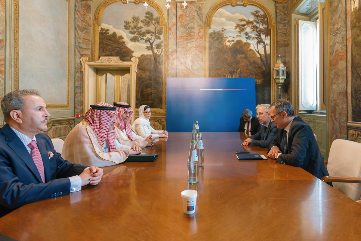 #Rome | Vice Minister of Foreign Affairs H.E <a href="/W_Elkhereiji/">وليد الخريجي</a> met with Mr. Fabrizio Saggio, the Diplomatic Advisor to the Prime Minister of Italy, at the Presidency of the Council of Ministers.