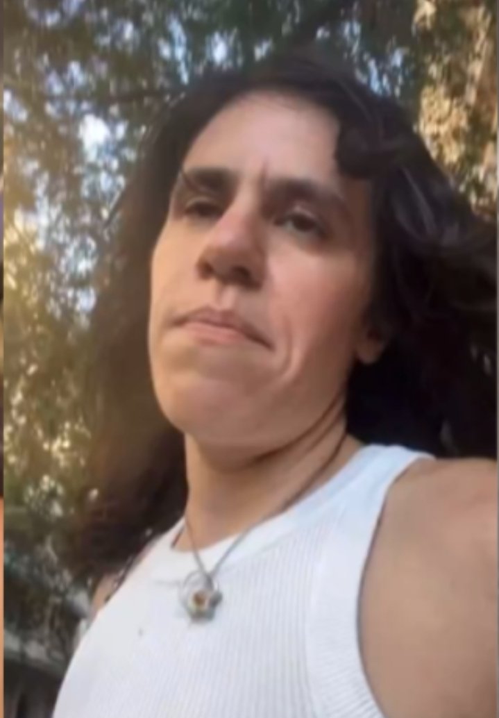 LaPeronel_la's tweet photo. Anem a l'arrel del problema i al que realment és important: Cucurella o Puyol? https://t.co/F7wFe43zF2