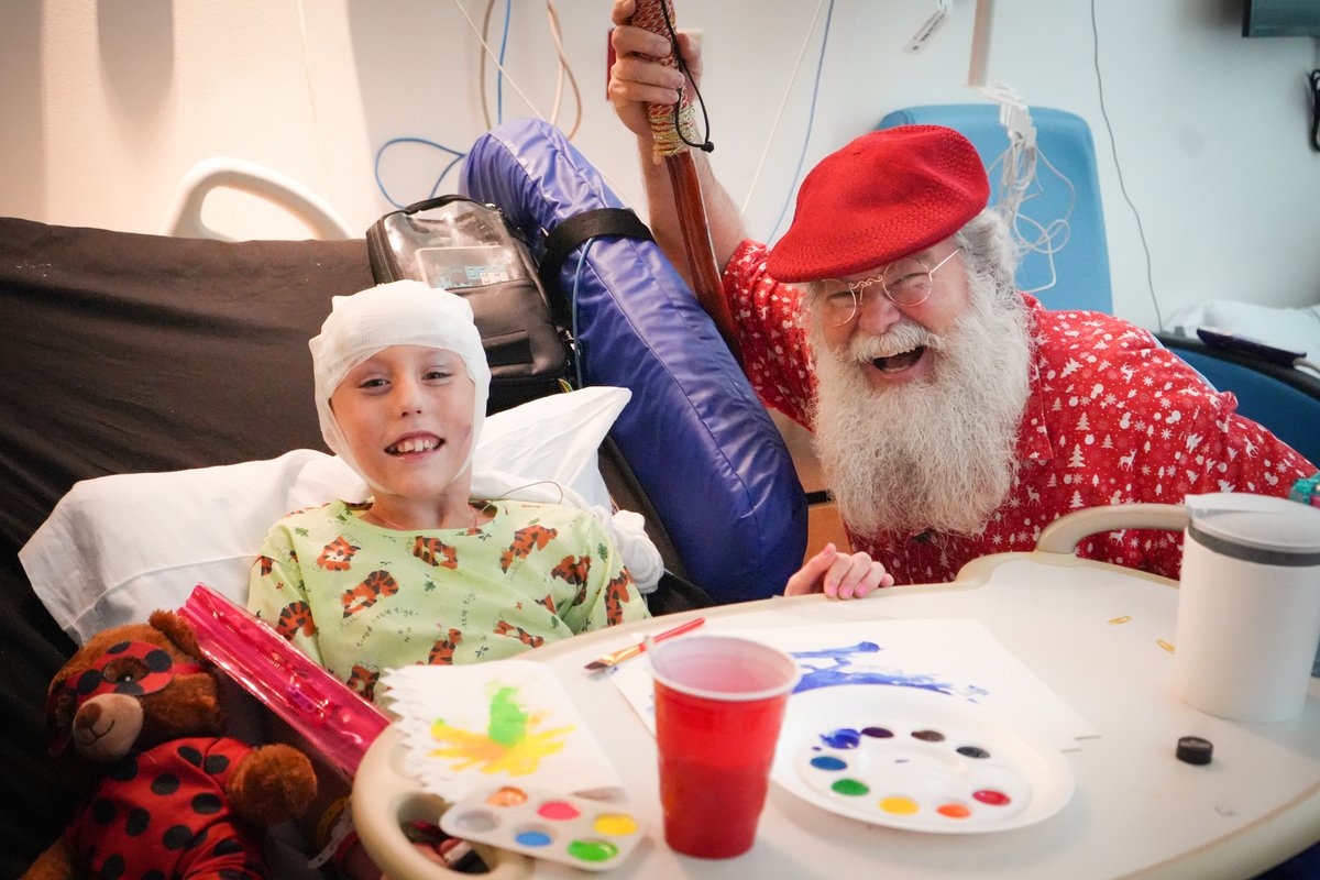 WolfsonChildren's tweet image. Who says Santa only comes in December? 🎅🏻❤️ This July, YOU can be the magic our young patients need during our Christmas in July toy drive!
For kids in the hospital, teddy bears become best friends, puzzles turn into adventures, and books open new worlds right from their…