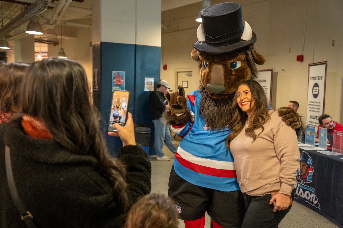 AbeTheBison00's tweet image. Today is the LAST day to vote for Mascot of the Year! 🦬
Voting ends at 11:59PM ET.
🗳️ bit.ly/VOTEABE202425