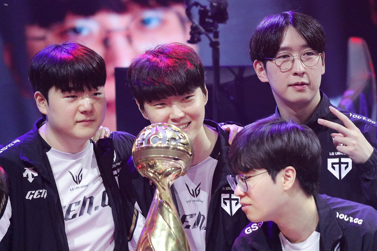 goongogu's tweet image. #MSI2025 Finals 

🫰🫰🫰

#젠지 #GENG