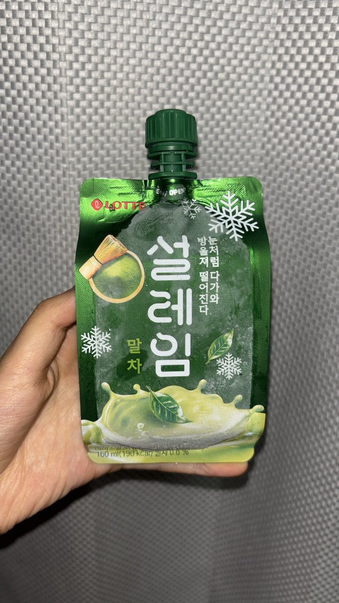 ddoddomuk's tweet image. 설레임 말차맛 🍃
이거정말미쳣네요..
살면서 먹은 녹차아이스크림 중에 제일 맛있슨
녹차 아이스크림중에 나뚜루 아이스크림 제일 좋아하는데 이거랑 비슷한듯?? 너무 맛잇다 흑