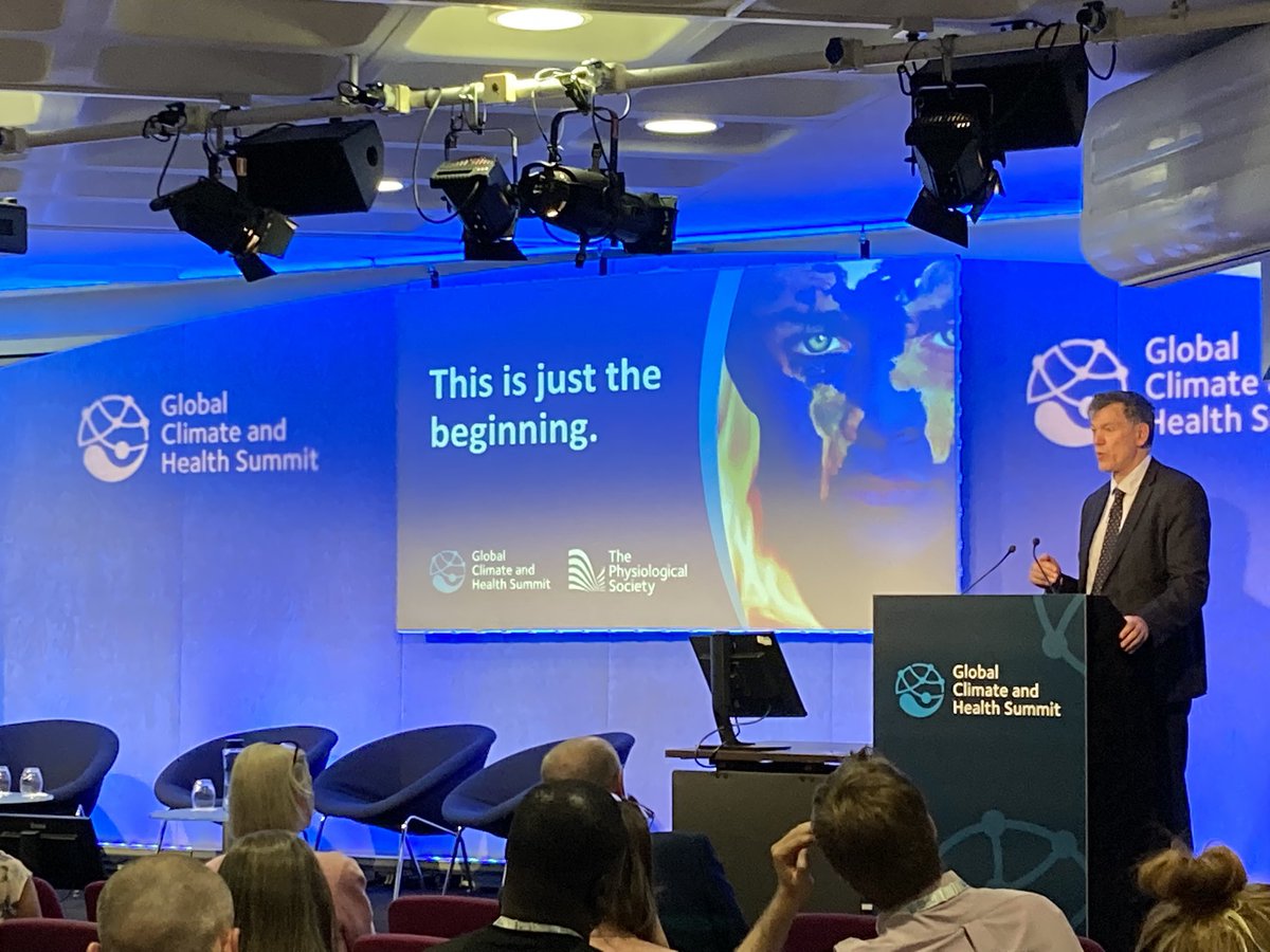 ThePhySoc's tweet image. Unheralded and unprecedented, says Hugh Montgomery, celebrating the diversity of voices and call to action at #GCHS2025, as he delivers the closing remarks at the Summit. He ends on the inspiring note to, “Rise up and make a difference”