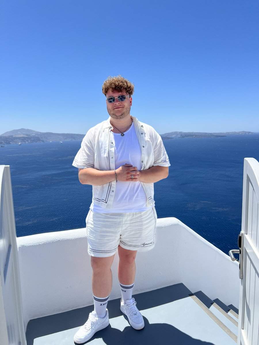 Morgen letzter Tag auf Kreta 🇬🇷💙🤍

Mit Abstand der schönste Urlaub, in dem ich bislang war. 🥰

Samstag &amp; Sonntag gibt‘s 2 maximale Banger Streams Freunde ❤️

Vermisse euch sogar n bisschen 🥲