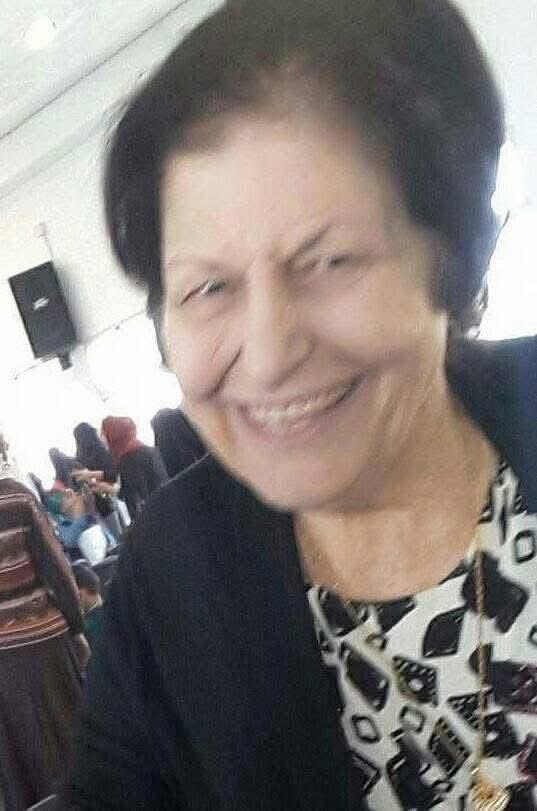 claudeelkhal's tweet image. Fumiya Ayad priait.
Elle priait à l’église.
À l’église de la Sainte Famille à Gaza.
Et c’est à l’église qu’elle fut tuée.
Assassinée par Israël.