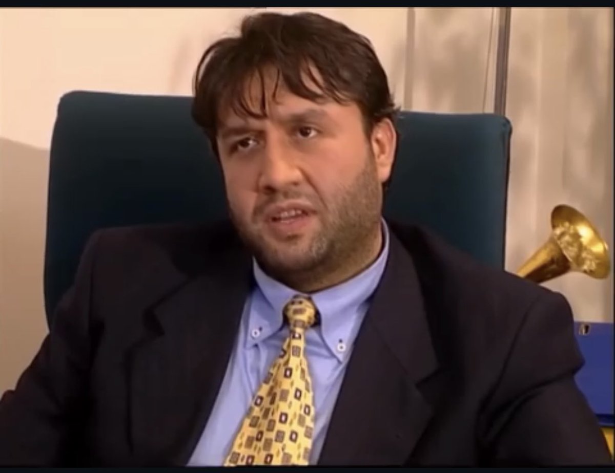 Sarıyer İmam Hatip Lisesi mezunlarından tiyatro sanatçısı ve dizi oyuncusu Mehmet Ali TUNCER vefat etmiştir. Kendisine Cenab-ı Allah’tan rahmet, ailesine sabırlar dileriz.