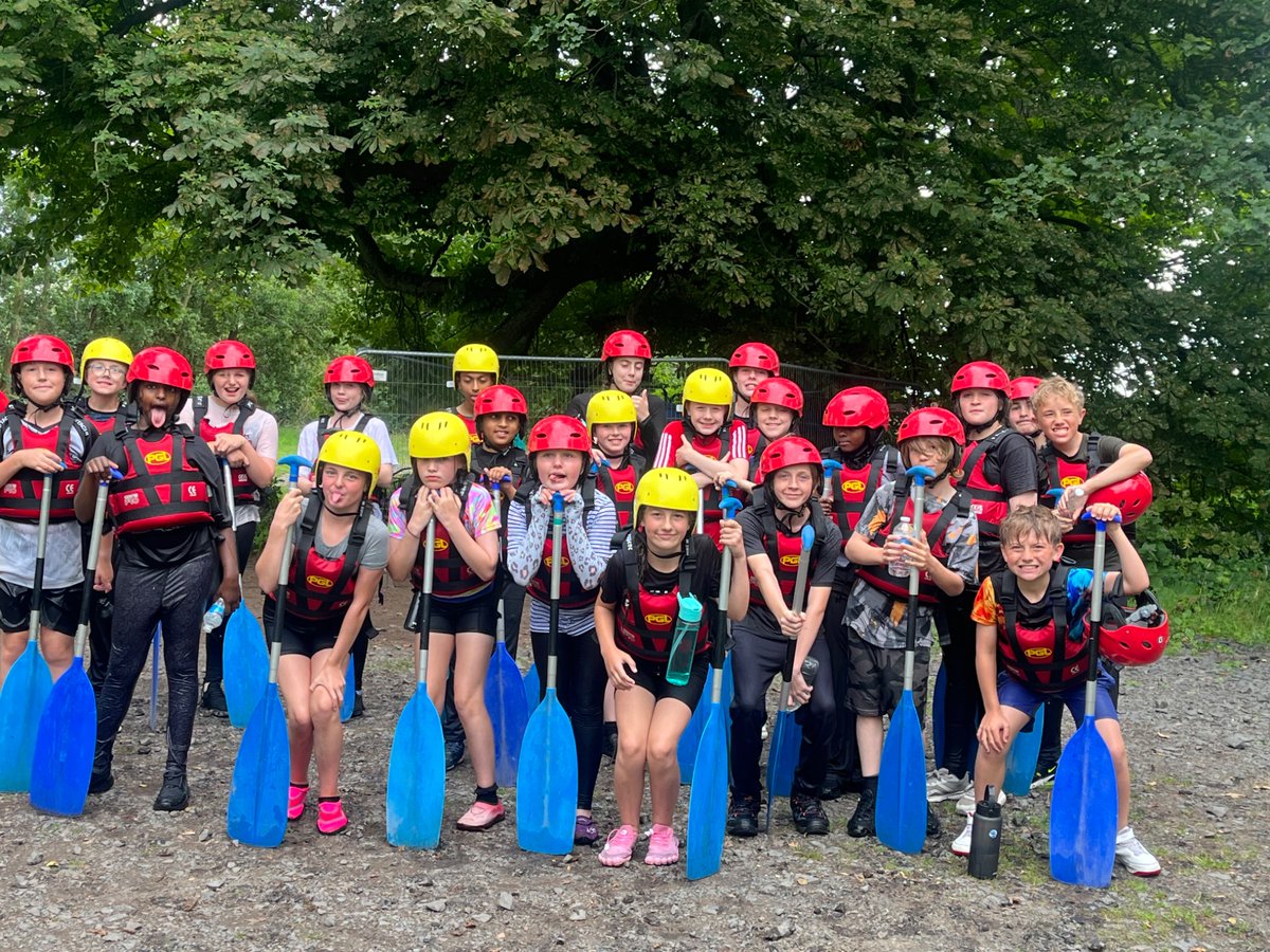 GosforthJunior's tweet image. An afternoon of raft building for group 4 and 5 馃浂