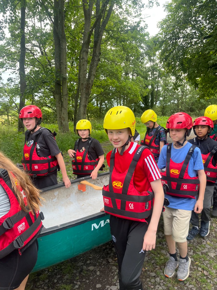 GosforthJunior's tweet image. An afternoon of raft building for group 4 and 5 馃浂