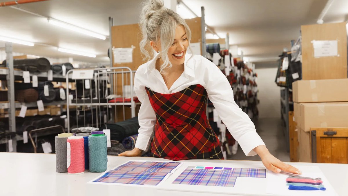Glasgow_2026's tweet image. She’s woven the essence of Glasgow into every thread.
Siobhan Mackenzie’s new tartan for Glasgow 2026 has officially launched.
🔗 glasgow2026.com/news/4314631/n…
#Glasgow2026