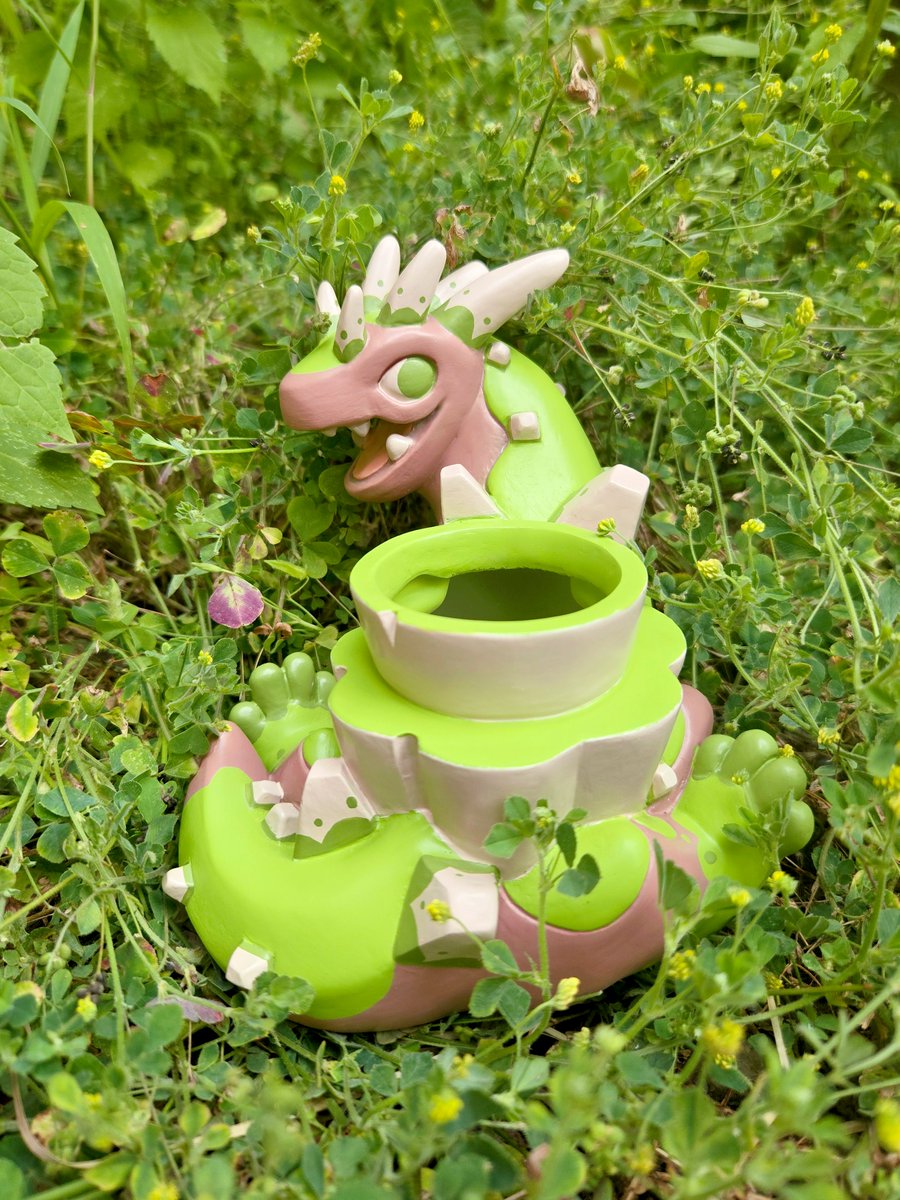 SerenityForge's tweet image. Our Premium and Collector’s Editions of The Wandering Village are now open for pre-order! 💚
Today we can also share a first look at a sample of the adorable Onbu succulent pot included in every Collector’s Edition 😍
What will you grow on your Onbu? 🌱
store.serenityforge.com/collections/wa…