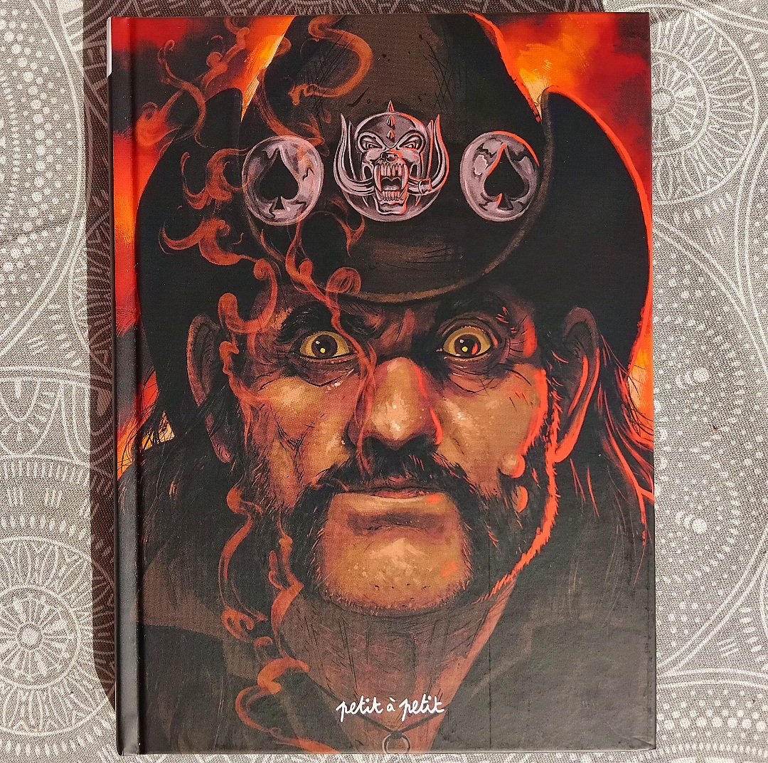 Vidéo : un docu BD "metal" avec #Motorhead qui rugit chez <a href="/PETITAPETIT__/">Editions Petit à Petit</a>  youtu.be/JxdUB23j7IE?si…  

#rock #comics #bd #hellfest #comicbook