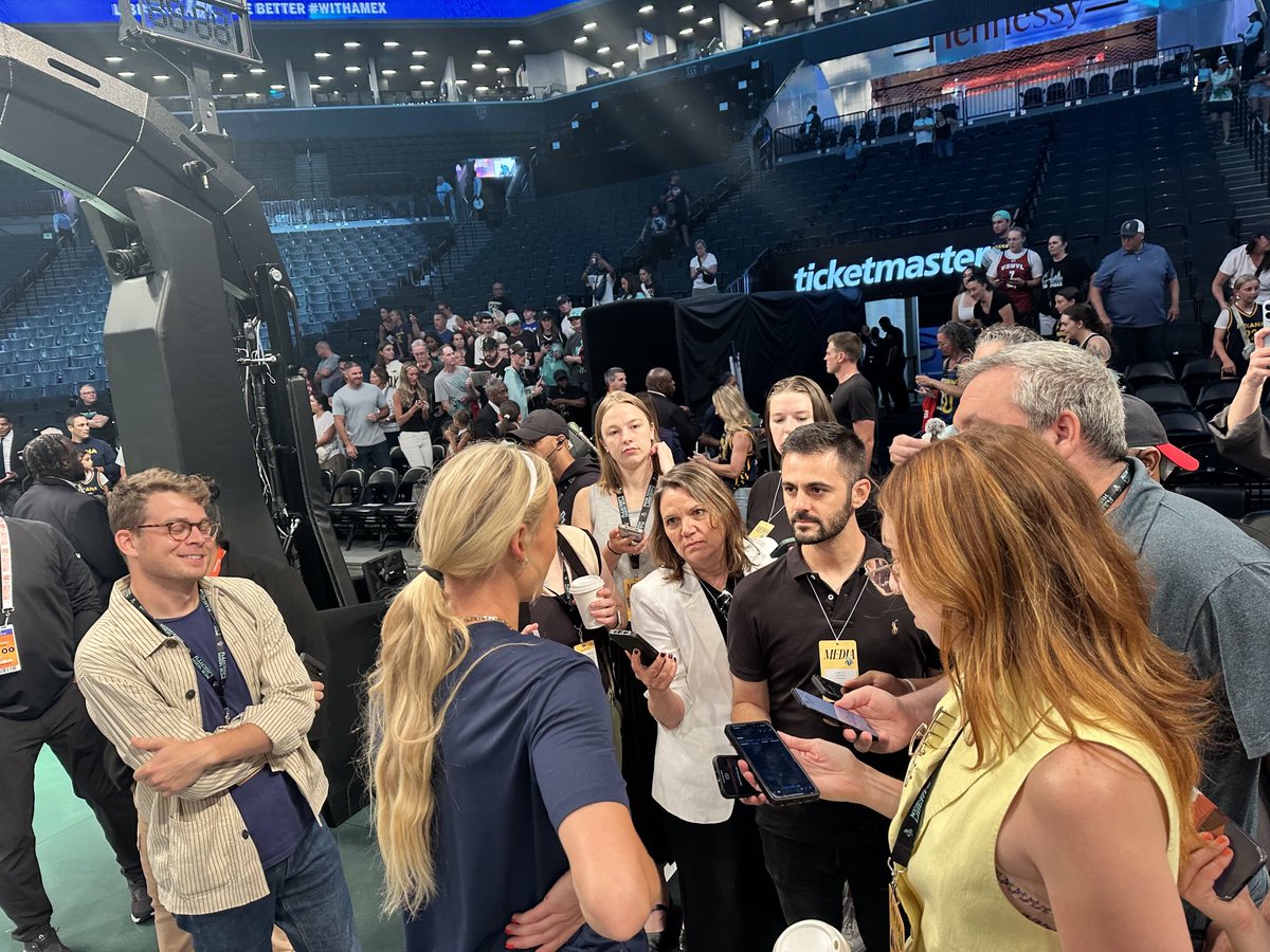 debbieantonelli's tweet image. Fever at NY #wnba pre game