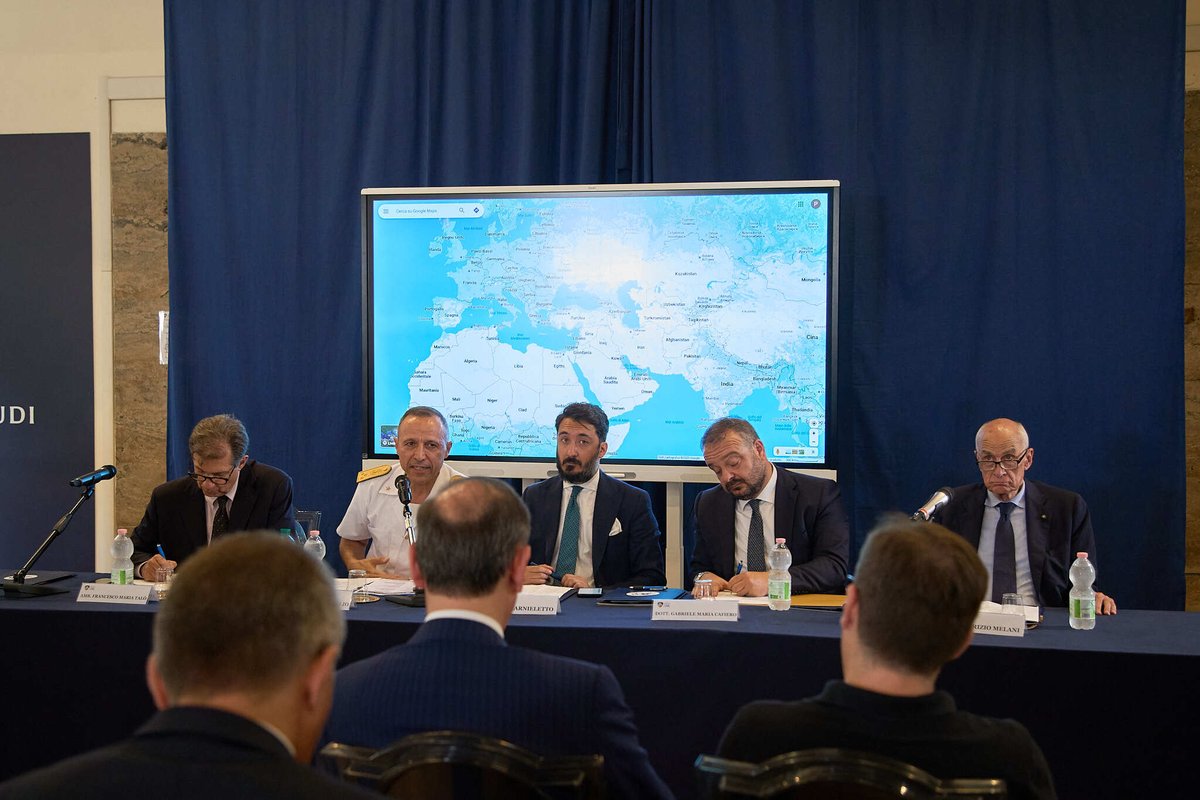 Machiavelli_it's tweet image. 🎞 VIDEO - Mediterraneo globale e profondo: le nuove dimensioni marittime
🌊Approfondimento strategico dal Forum Machiavelli Difesa 2025, il panel "Mediterraneo globale e profondo: le nuove dimensioni marittime" analizza il ruolo cruciale del Mediterraneo come hub di traffici…