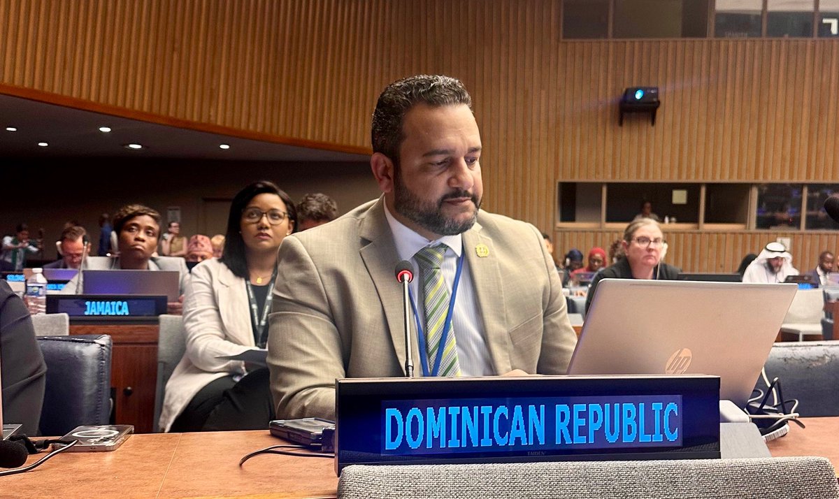 En la reunión correspondiente a la revisión del ODS 3 sobre Salud y Bienestar, enmarcada dentro del Foro Político de Alto Nivel sobre Desarrollo Sostenible (#HLPF2025) 🇺🇳, el señor Luis Madera, viceministro de Seguimiento y Coordinación Gubernamental del Ministerio de la