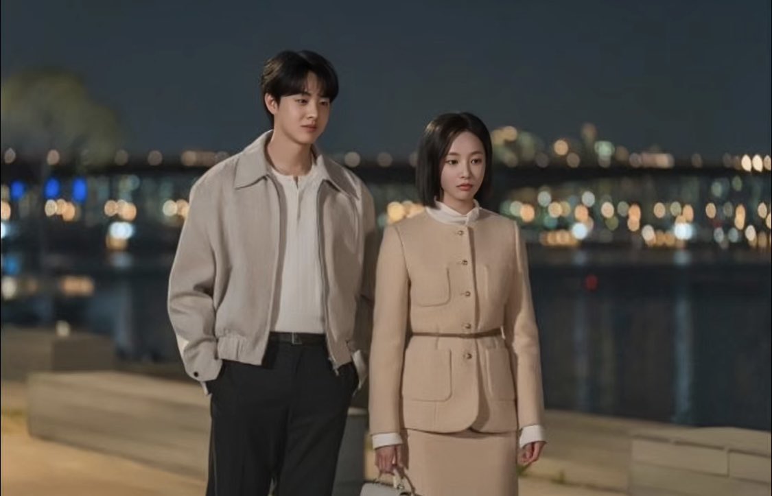 인터뷰 컷 – Photo © @younjungsource on X