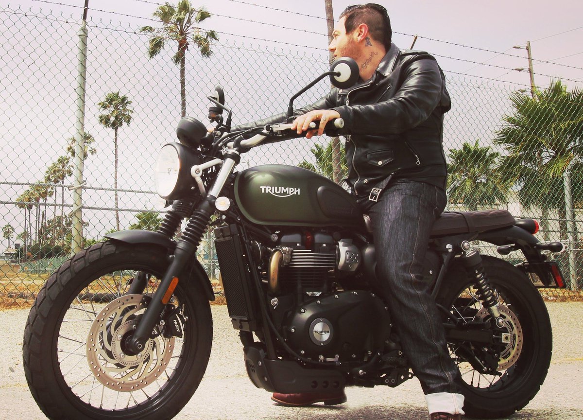 Zack doing a photoshoot for Vengeance University in Huntington Beach, California - 26th June 2017

📷: Vengeance University