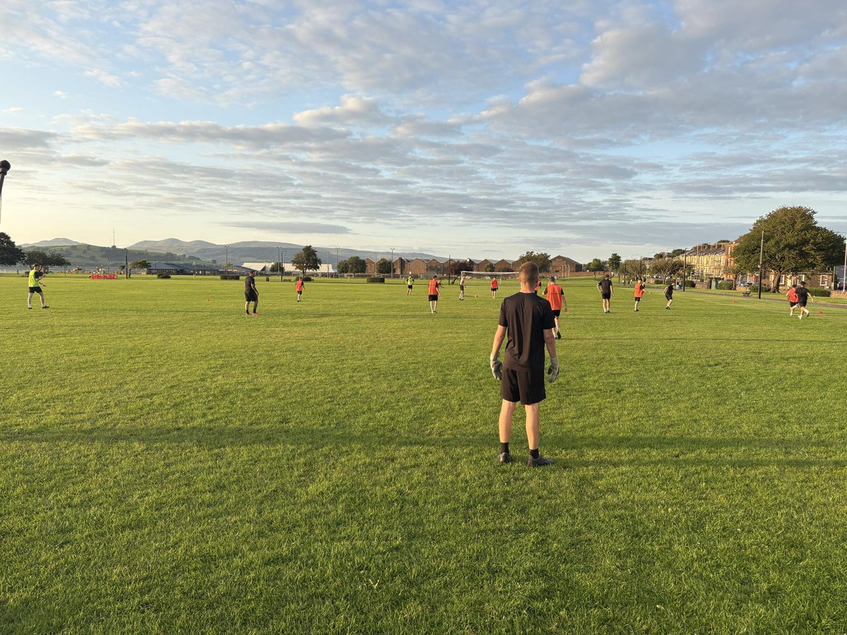 Some shots of training last night as the hard work continues ahead of tomorrow nights game vs the High School U21s🔴⚫️