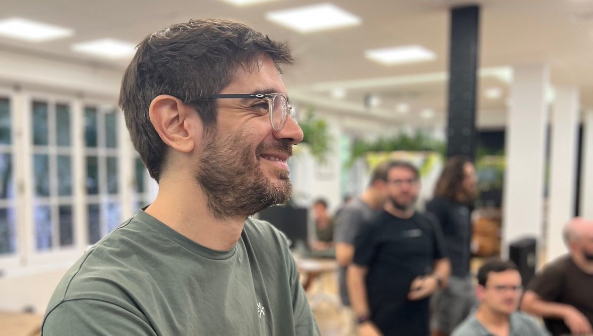 tinybird's tweet image. Yesterday, we held a small AI-focused event at our Madrid office, with talks from @rmorehig of @tinybirdco and @davidrfgomes + @mario_cadenas of @databricks/@neondatabase.

Each talk focused on how to build a real-life, functional, agentic apps in production.

Some takeaways 🧵