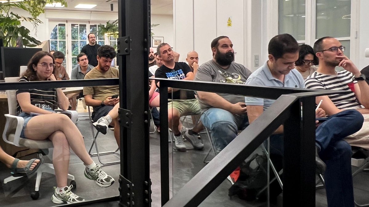 tinybird's tweet image. Yesterday, we held a small AI-focused event at our Madrid office, with talks from @rmorehig of @tinybirdco and @davidrfgomes + @mario_cadenas of @databricks/@neondatabase.

Each talk focused on how to build a real-life, functional, agentic apps in production.

Some takeaways 🧵