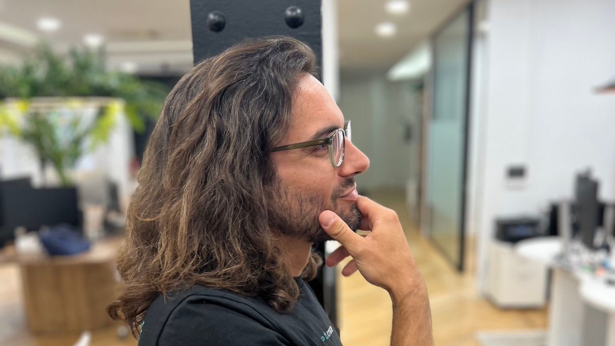 tinybird's tweet image. Yesterday, we held a small AI-focused event at our Madrid office, with talks from @rmorehig of @tinybirdco and @davidrfgomes + @mario_cadenas of @databricks/@neondatabase.

Each talk focused on how to build a real-life, functional, agentic apps in production.

Some takeaways 🧵