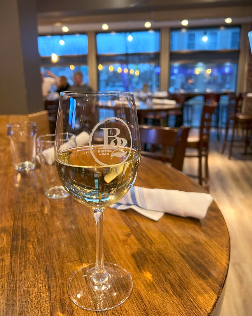 Red or white?🍷 Whichever your preference, you can get select bottles of wine at HALF PRICE on Thursdays!

Plus, stop by during Happy Hour (3–6 pm) and sip on some red, white, or rosé for just $5 a glass!
b2bistro.com/red-bank-menus…