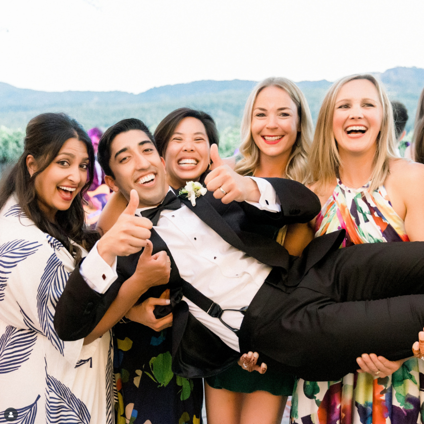 This is what it looks like when your guests don’t have to stress about directions, parking, or driving. Pure joy. Pure Luxury. 

📸 @milouandolinphotography via @lovelydayeventsxo